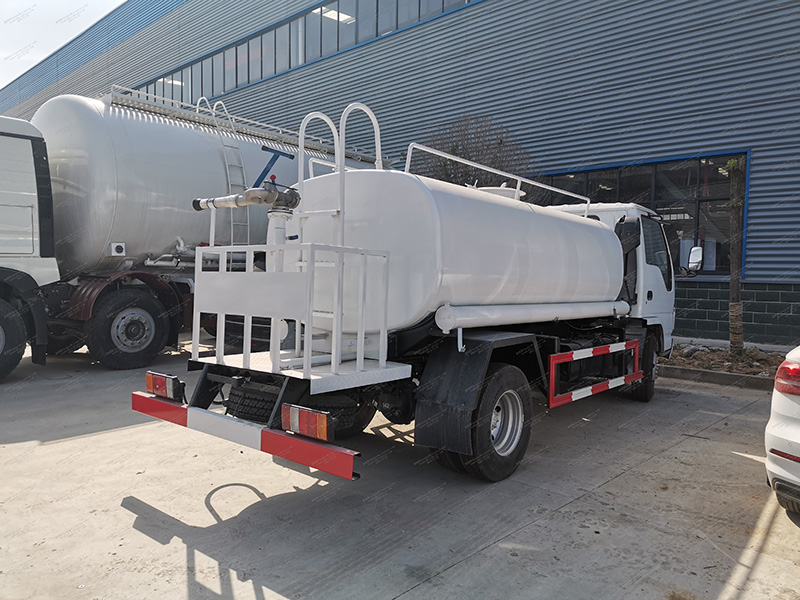 Isuzu 100p Sprinkler Truck