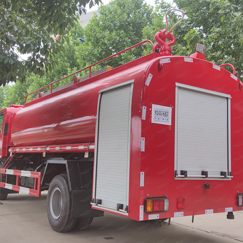 Isuzu 700p Fire aspersor