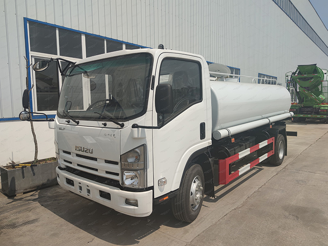 Isuzu 700p Sprinkler