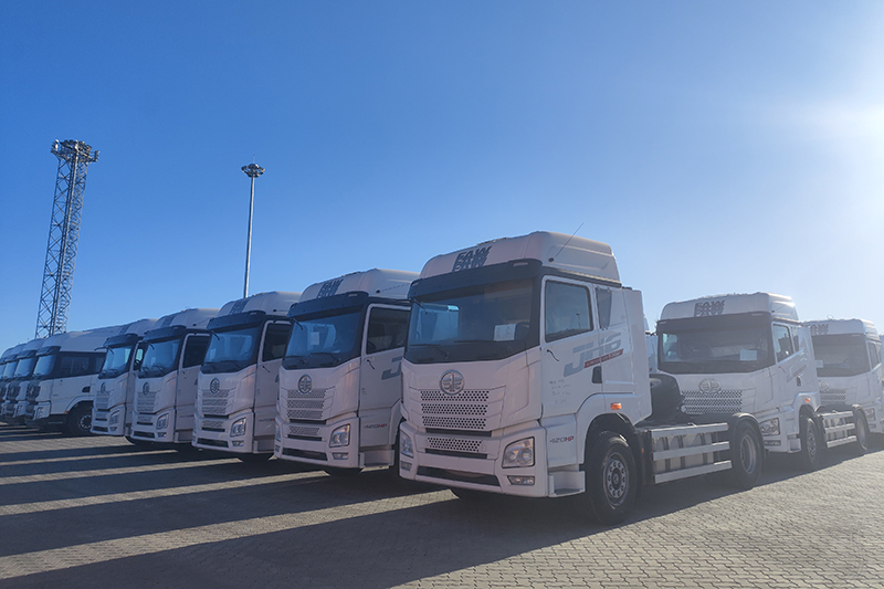 Lotes de veículos comerciais FAW estão prontos para entregar à Arábia Saudita