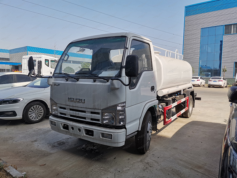 Isuzu 100p Sprinkler Truck