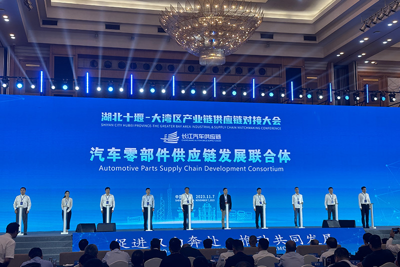 Shiyan Hubei China -Cadeia industrial da área da baía e conferência de encaixe da cadeia de suprimentos foi realizada em Shenzhen