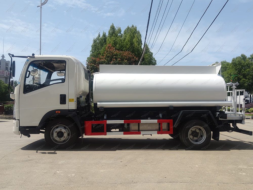 HOWO 4x2 Caminhão de tanque de água cúbico