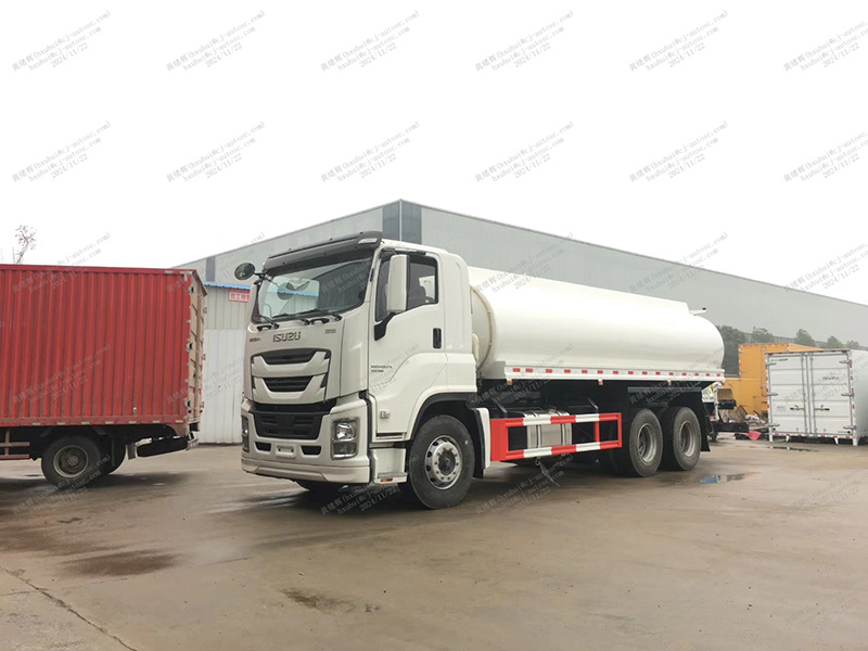 Isuzu 4x2 Sprinkler Truck